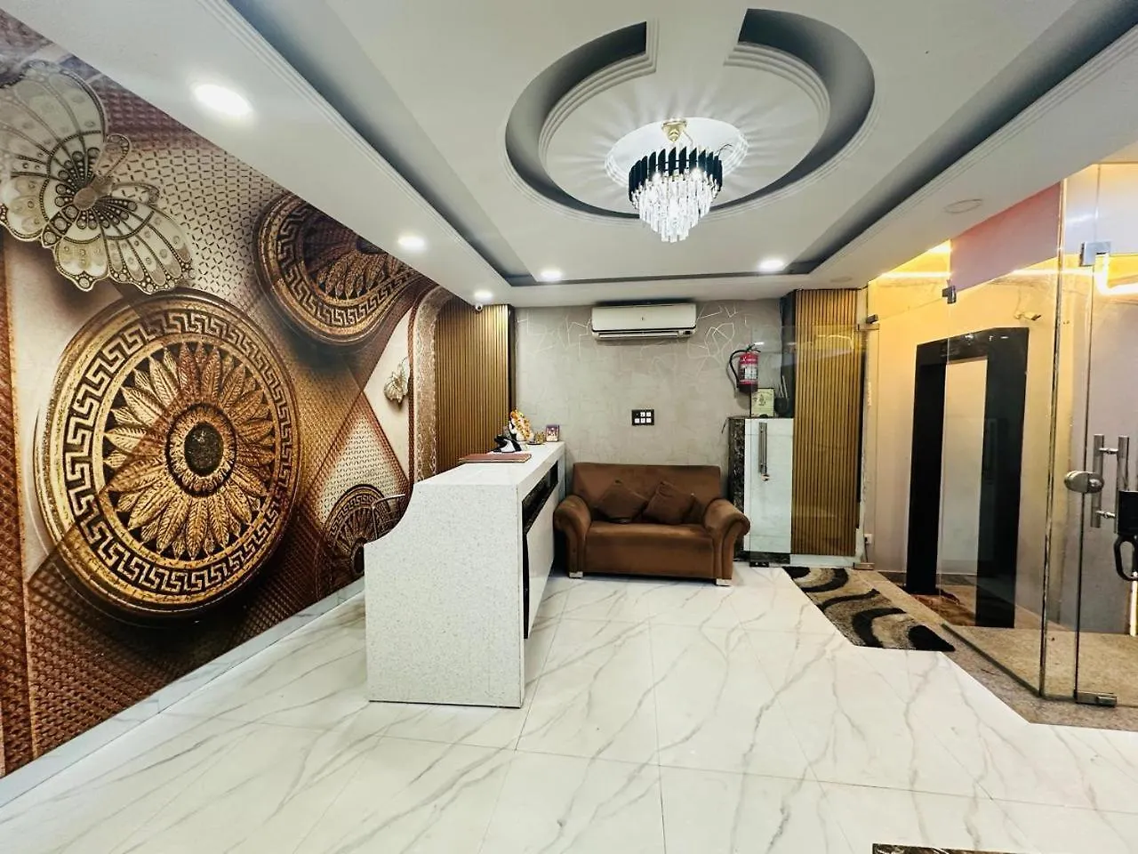 Hotel S R Palace - Free Airport Drop For Minimum 05 Nights Stay - 5 Mins From Igi & Domestic Airport Delhi New Delhi India