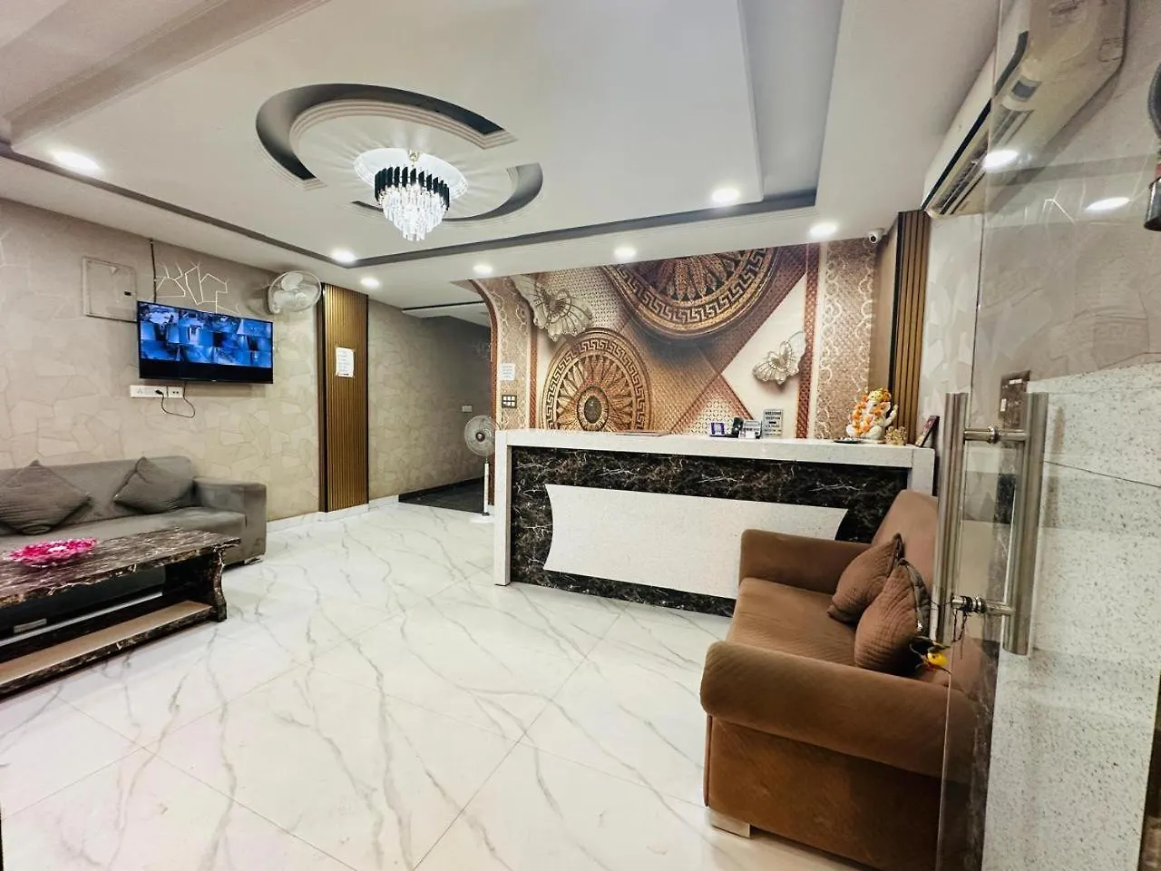Hotel S R Palace - Free Airport Drop For Minimum 05 Nights Stay - 5 Mins From Igi & Domestic Airport Delhi New Delhi