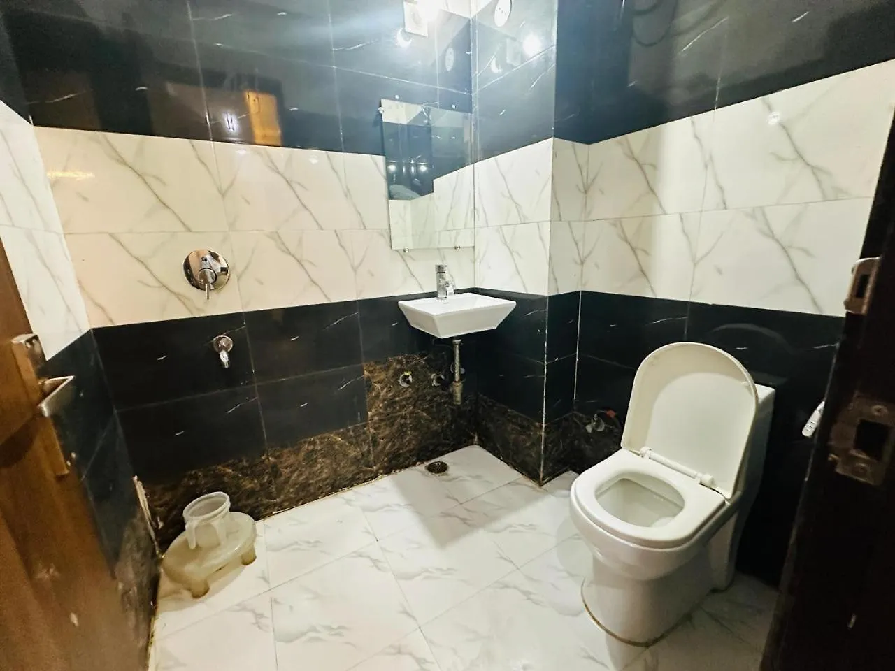 Hotel S R Palace - Free Airport Drop For Minimum 05 Nights Stay - 5 Mins From Igi & Domestic Airport Delhi New Delhi 3*,  India