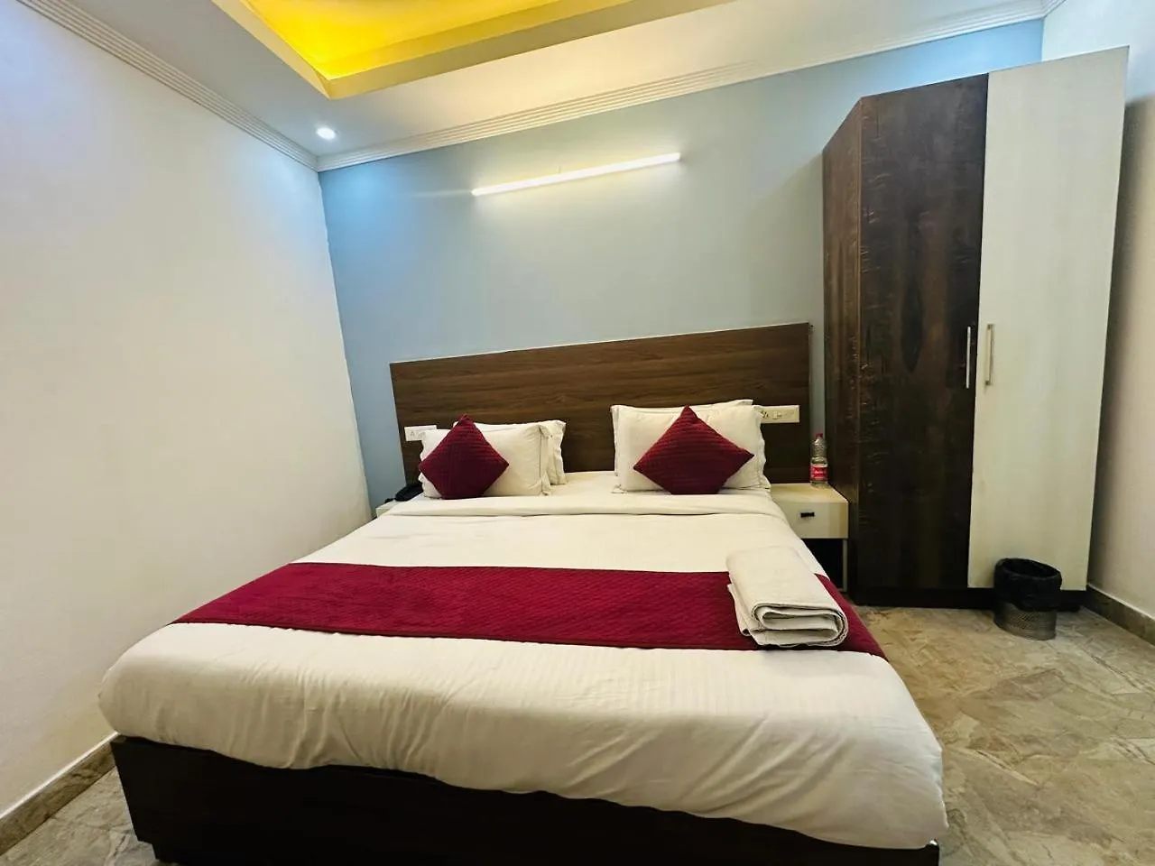 Hotel S R Palace - Free Airport Drop For Minimum 05 Nights Stay - 5 Mins From Igi & Domestic Airport Delhi New Delhi